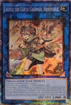 /prodotti/singles/ygo/ra04/aussa-the-earth-charmer-immovable-v6-collectors-rare_820856.jpg
