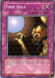 /products/ygo/tra/trap-hole/starter-deck-syrus-trap-hole-107837.jpg